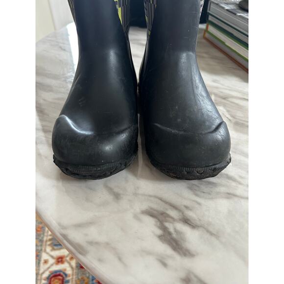 Bogs Kids Size 13 Black & Multi Color Green Printed Rain Boot - Picture 3 of 11